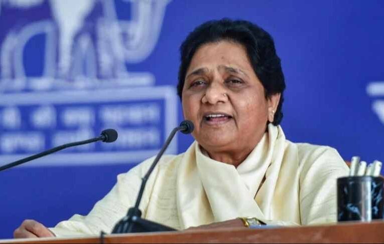 मायावती का बड़ा फैसला: यूपी में अकेले चुनाव लड़ेगी बसपा, दिल्ली बंगला विवाद पर भी रखी बात