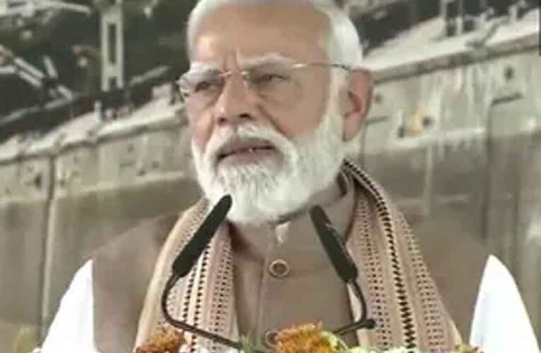 पीएम मोदी का एआई सम्मेलन में तंज: “कांग्रेस पहले से नंगी, कपड़े उतारने की क्या जरूरत”