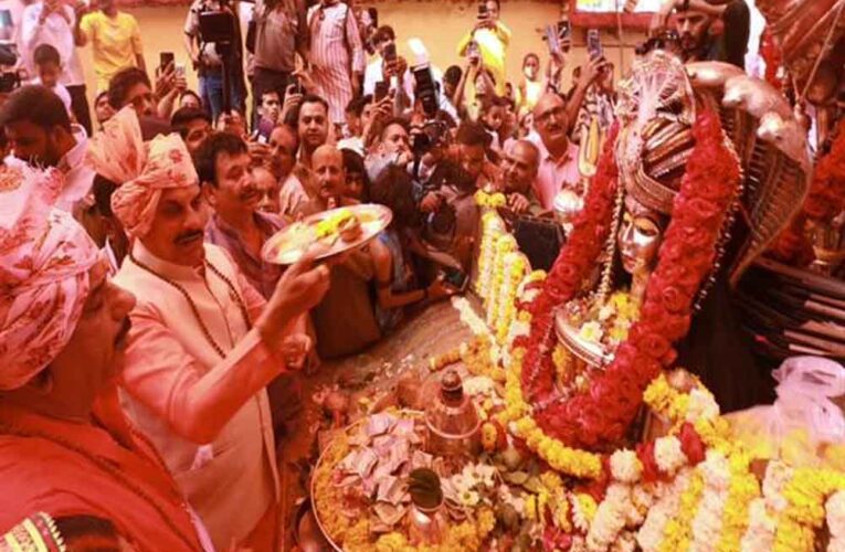 मुख्यमंत्री डॉ. यादव ने भोपाल के प्राचीन बड़वाले महादेव मंदिर पहुंचकर की पूजा-अर्चना