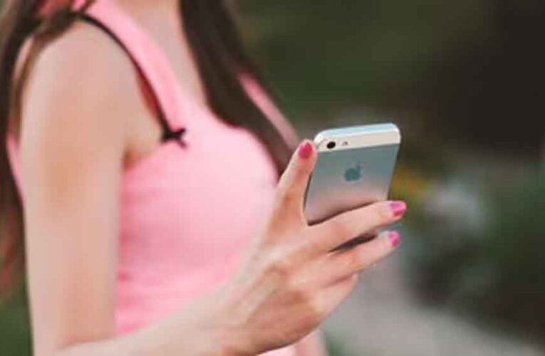 रिश्तों पर दाग: बेटी ने मां का भरोसा तोड़ा, प्रेमी को भेज दिए निजी फोटो