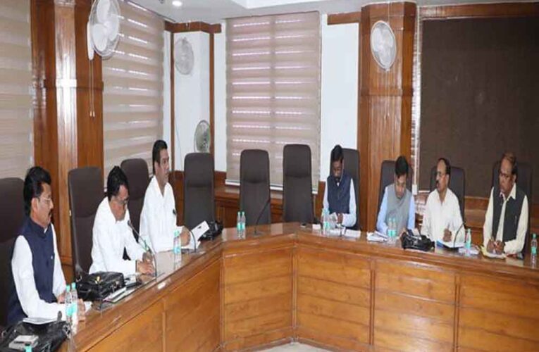 पात्र हितग्राहियों को समयबद्ध और पारदर्शी प्रक्रिया से मिले योजनाओं का लाभ – मंत्री चौहान