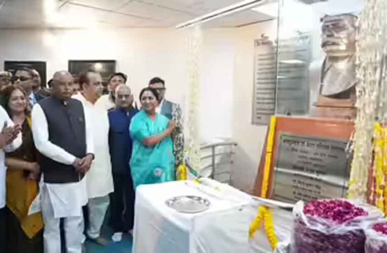 सीएम रेखा गुप्ता ने किया डॉ. हेडगेवार की प्रतिमा का अनावरण, आरोग्य संस्थान विस्तार की घोषणा