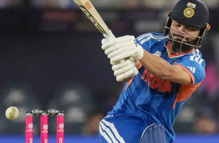 रिंकू सिंह बने ‘लास्ट ओवर किंग’, 20वें ओवर में छक्कों के मामले में सूर्यकुमार यादव को छोड़ा पीछे