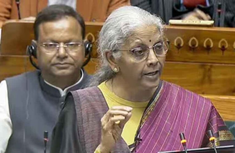 बजट 2026: मिडिल क्लास और टैक्सपेयर्स के लिए बड़ी राहत, जानें क्या-क्या मिला