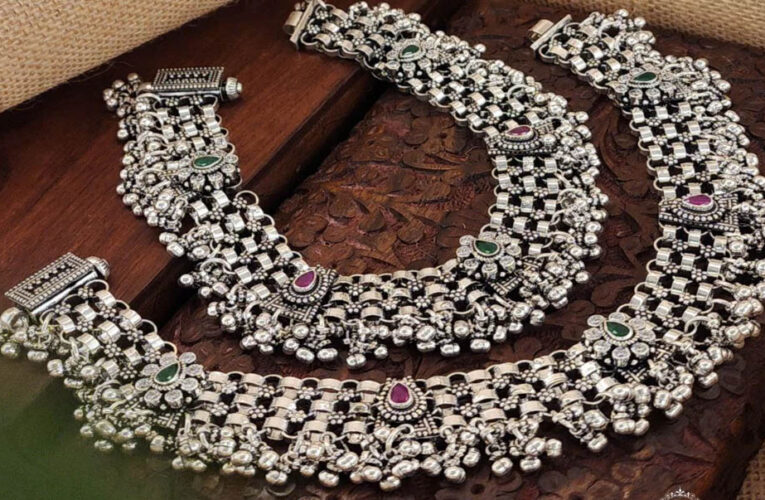 चांदी में गिरावट का सिलसिला जारी, ₹16000 तक सस्ती हुई कीमतें, सोने में भी हल्की गिरावट