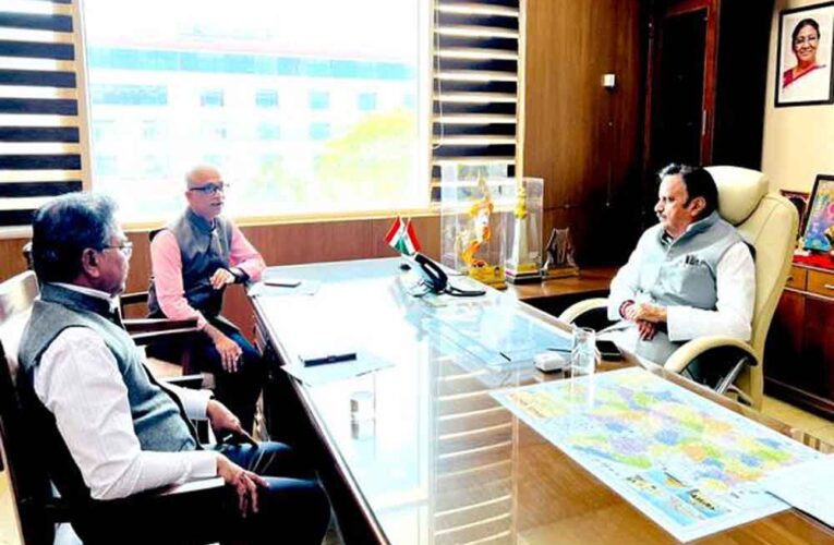 सीएचसी को एफआरयू के रूप में उन्नत करने के लिए मैनपावर की उपलब्धता सुनिश्चित करें: उप मुख्यमंत्री शुक्ल