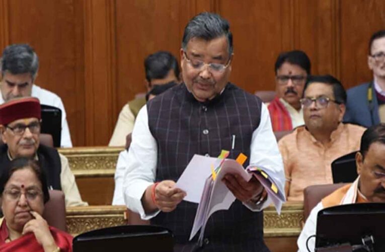 गंगा क्रूज पर विधान परिषद में हंगामा, मंत्री का जवाब—पारदर्शिता से नहीं होगा समझौता