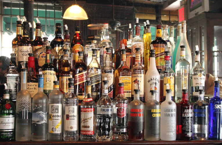 Desi Alcohol Price Hike: यूपी में 1 अप्रैल से देशी शराब के दाम में ₹5 की बढ़ोतरी