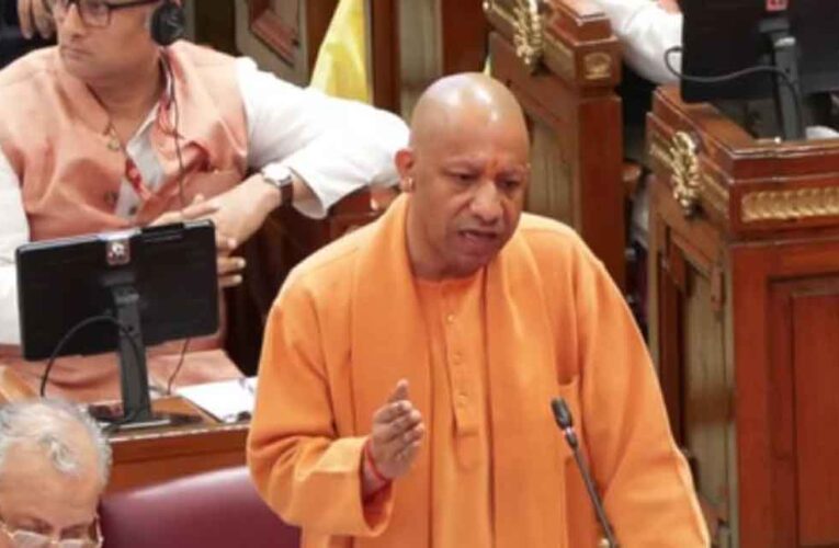 वंदे मातरम पर सख्त हुए सीएम योगी, कहा- विरोध करने वालों को नहीं रहना चाहिए यहां