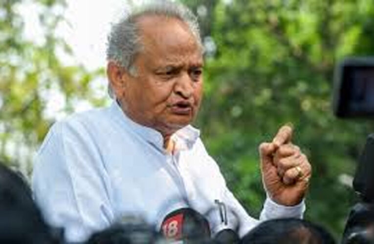 जयपुर एयरपोर्ट पर अशोक गहलोत के तल्ख तेवर, बोले— सीएम रहते हुए मेरा बेटा वैभव किराए के मकान में रहता था