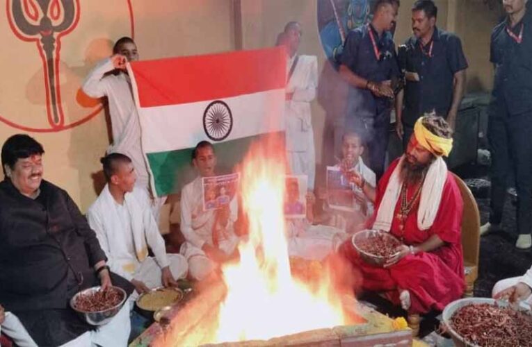 टी-20 विश्वकप जीत के लिए अनोखा अनुष्ठान: बगलामुखी मंदिर में 51 बटुकों ने चढ़ाई मिर्ची