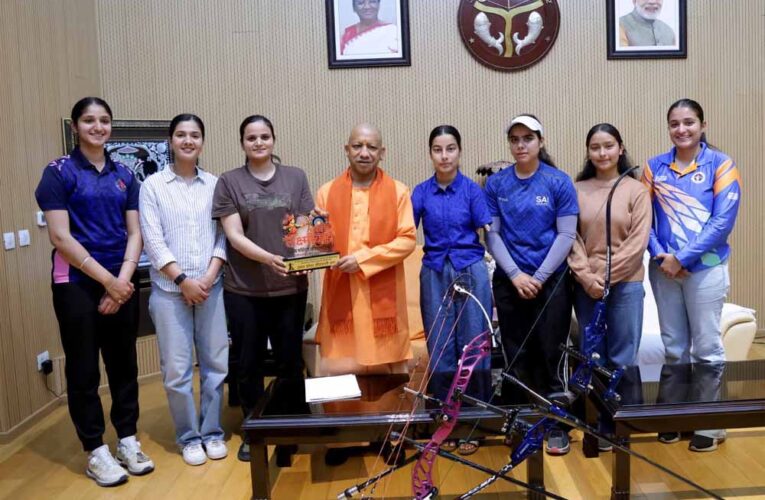 मुख्यमंत्री से मिली भारतीय महिला तीरंदाजी टीम