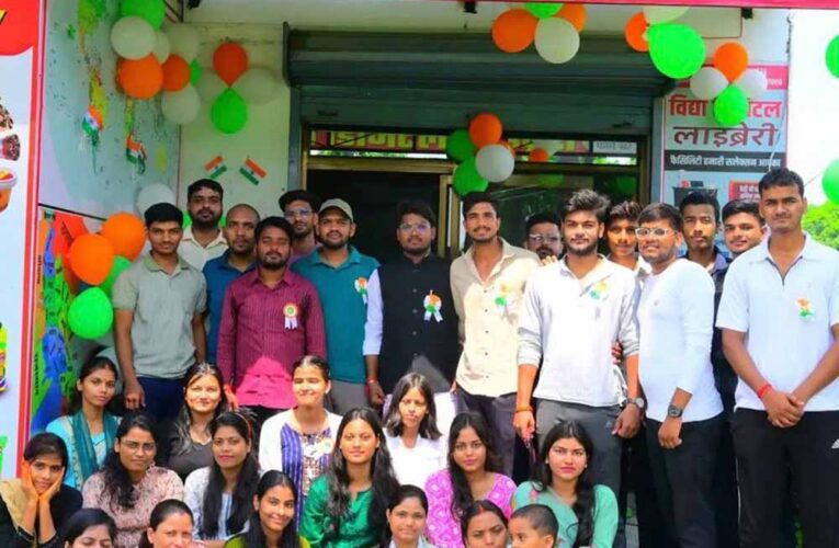 सीएम युवा उद्यमी विकास अभियान से बदली तकदीर: आजमगढ़ के अविनाश ने बनाई डिजिटल लाइब्रेरी चेन