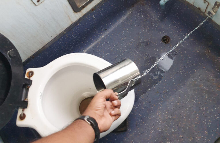 ट्रेन के टॉयलेट से हटेंगे चेन वाले मग, रेलवे ने लिया बड़ा फैसला