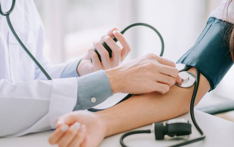 बीपी मरीजों के लिए बड़ी राहत: रोज़ दवा खाने की झंझट खत्म करने वाला नया वैज्ञानिक समाधान