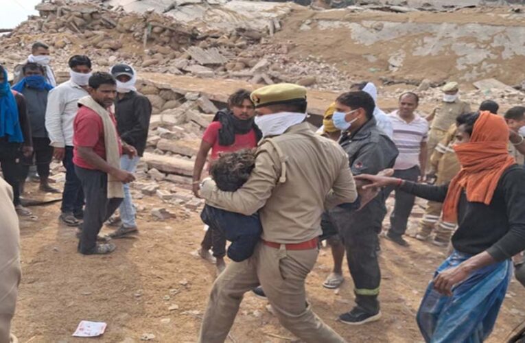 प्रयागराज में दर्दनाक हादसा: अमोनिया गैस टैंक फटने से कोल्ड स्टोरेज ढहा, कई मजदूर मलबे में दबे