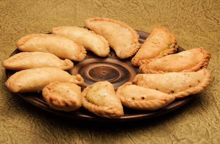 होली स्पेशल: डायबिटीज मरीजों के लिए हेल्दी गुजिया, स्वाद में जबरदस्त और शुगर-फ्री