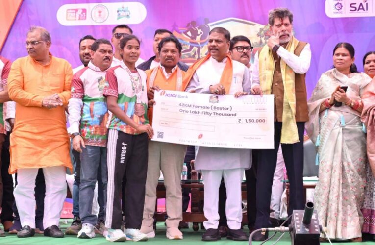 कुसुम ने दृढ़ इच्छाशक्ति और कठिन परिश्रम से बस्तर हेरिटेज मैराथन में लहराया जीत का परचम