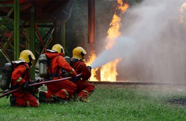 फायर इंजीनियरिंग में करियर की शुरुआत कैसे करें: एक सम्पूर्ण मार्गदर्शिका