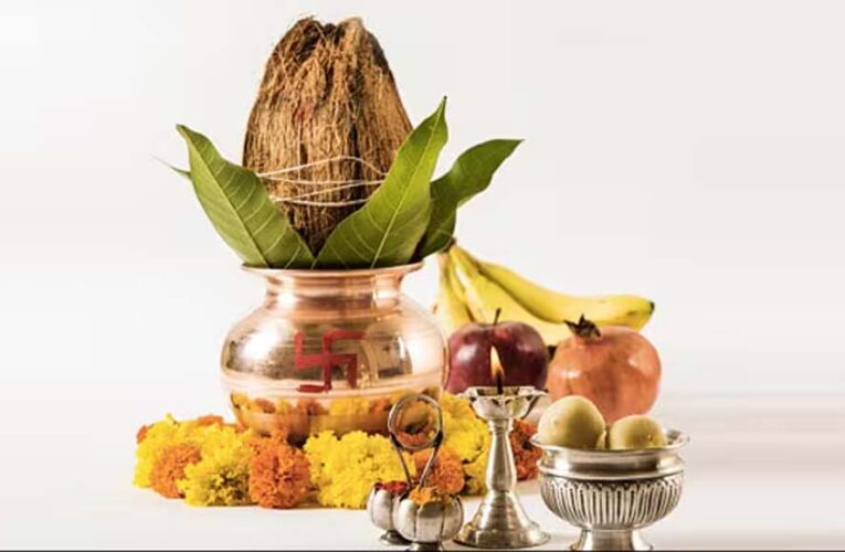 नारियल के आसान उपायों से दूर करें कर्ज की समस्या, चौंकाने वाले हैं फायदे