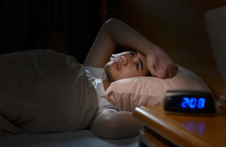 नींद की कमी से लेकर स्क्रीन टाइम तक: न्यूरोलॉजिस्ट ने बताए मिर्गी के 6 बड़े ट्रिगर