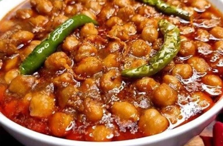 घर पर बनाएं ढाबा स्टाइल छोले, स्वाद ऐसा कि उंगलियां चाटते रह जाएंगे