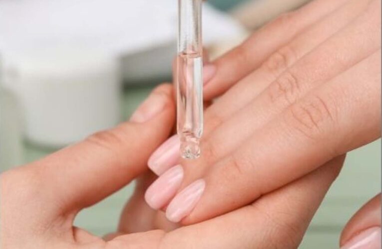 महंगे ट्रीटमेंट भूल जाइए! क्यूटिकल ऑयल की बूंदों से पाएं चमकदार नाखून