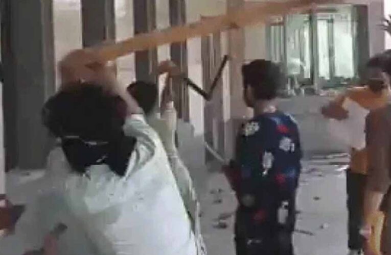 खामेनेई की मौत से पाकिस्तान में बवाल: कराची में अमेरिकी दूतावास के पास हिंसक प्रदर्शन, कई घायल