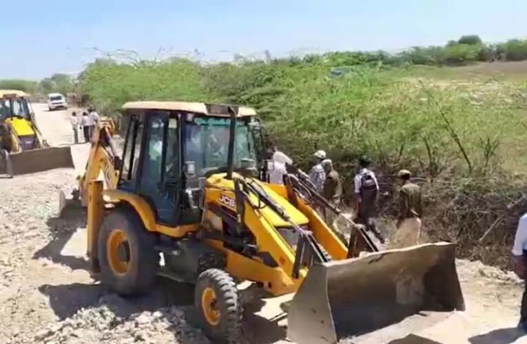 दुर्ग में 8 करोड़ की अफीम खेती का खुलासा, गिरफ्तार भाजपा नेता के भाई की दुकान पर चला बुलडोजर