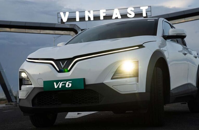 FUEL संकट के बीच कार कंपनी का बड़ा ऐलान, इलेक्ट्रिक कार खरीद पर मिल रही बंपर छूट