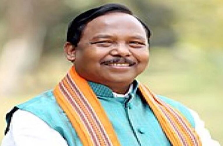 मंत्री  रामविचार नेताम के विभागों के लिए 50 हजार 537 करोड़ रुपए से अधिक की अनुदान मांगें पारित