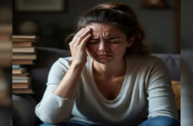 सिर दर्द की जड़ दिमाग में नहीं, आपके पेट में है, आयुर्वेद ने बताया खराब पाचन और भारीपन का गहरा कनेक्शन