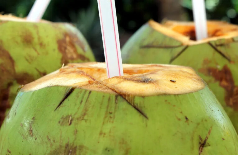 सेहत के लिए वरदान नारियल पानी इन 3 बीमारियों में बन सकता है जानलेवा