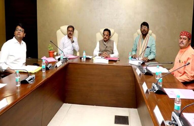 उच्च गुणवत्ता की चिकित्सा शिक्षा और चिकित्सा सेवाओं के सुदृढ़ीकरण के लिए बजट की कमी नहीं : उप मुख्यमंत्री शुक्ल