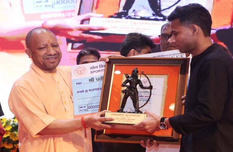 यूपी का मान बढ़ाने वाले खिलाड़ियों को सम्मानित किया मुख्यमंत्री योगी आदित्यनाथ ने