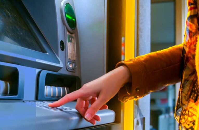 ATM Rule Change: 1 अप्रैल से ATM से पैसे निकालना होगा महंगा, बदल रहे हैं ये अहम नियम