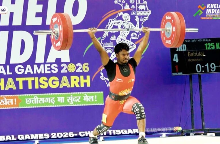 आर्थिक तंगी से जूझते हुए झारखंड के वेटलिफ्टर बाबूलाल हेम्ब्रम एक-एक मेडल के साथ बना रहे हैं अपनी पहचान