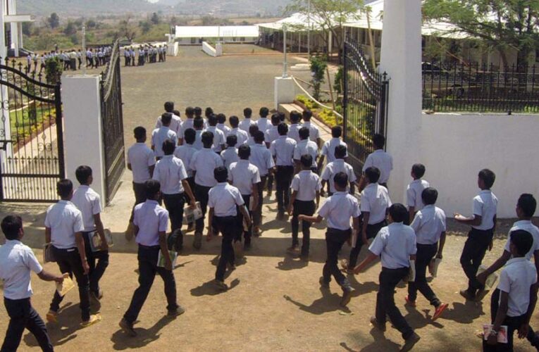 सांदीपनि स्कूल के रिजल्ट से मचा भूचाल, 332 में से 245 छात्र फेल, प्रिंसिपल को जारी नोटिस