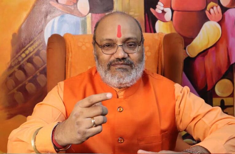 यति नरसिंहानंद का विवादित बयान, बोले- गांधी समाज के लिए जहर, गोडसे ने हत्या नहीं वध किया