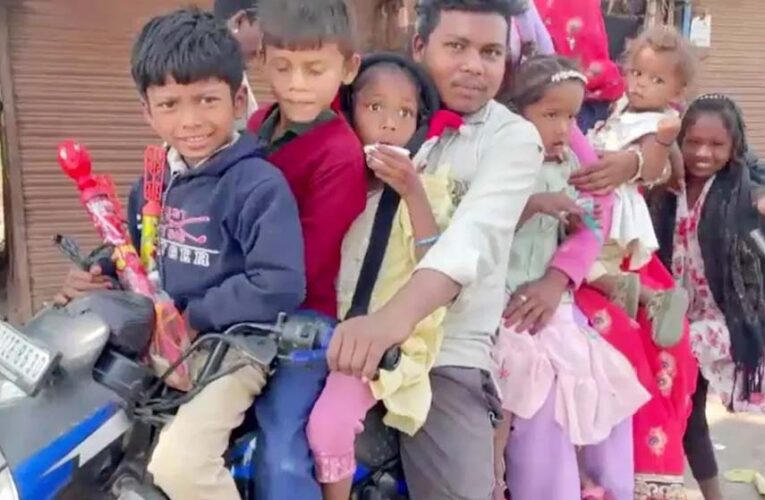 9 सवारियां, 1 बाइक: जान जोखिम में डालकर मौत का सफर, वीडियो देख चकराया पुलिस का माथा