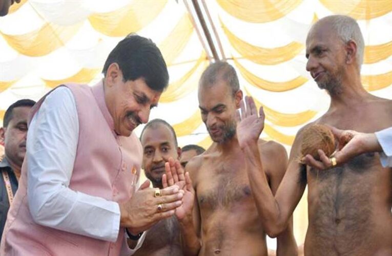 मुख्यमंत्री डॉ. यादव ने महावीर जयंती पर श्रमण मुनि 108 संभव सागर जी महाराज का आशीर्वाद प्राप्त किया