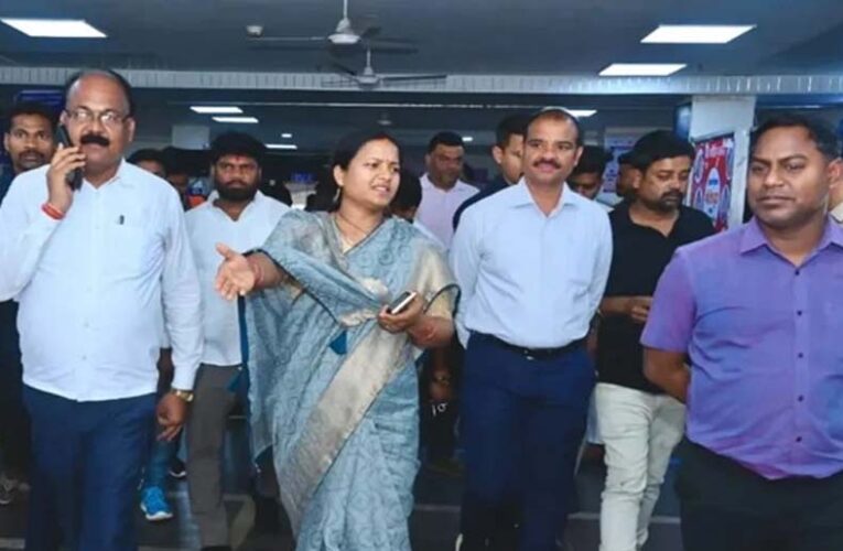 सूरजपुर में इलाज में लापरवाही पर भड़कीं लक्ष्मी राजवाड़े: गर्भस्थ शिशु की मौत के बाद भी इलाज न मिलने पर जताई नाराजगी