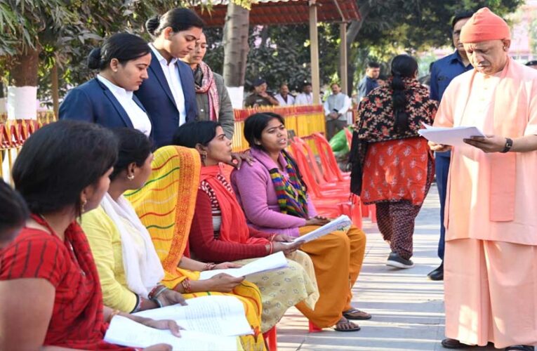 बेफिक्र होकर उपचार कराएं, सरकार देगी भरपूर आर्थिक सहायता: सीएम योगी