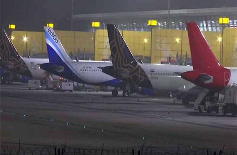 पश्चिम एशिया संकट का असर: दिल्ली एयरपोर्ट पर ‘ब्लैक फ्राइडे’, 104 अंतरराष्ट्रीय उड़ानें रद्द