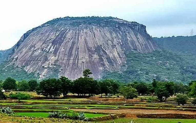 उत्तर-पूर्वी छत्तीसगढ़ का अनोखा पर्यटन: जशपुर के चाय बागान और सोगड़ा आश्रम की खूबसूरती