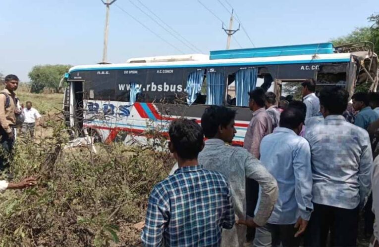 बलौदाबाजार में भीषण सड़क हादसा: बस को ट्रक ने पीछे से मारी टक्कर, 5 की मौत