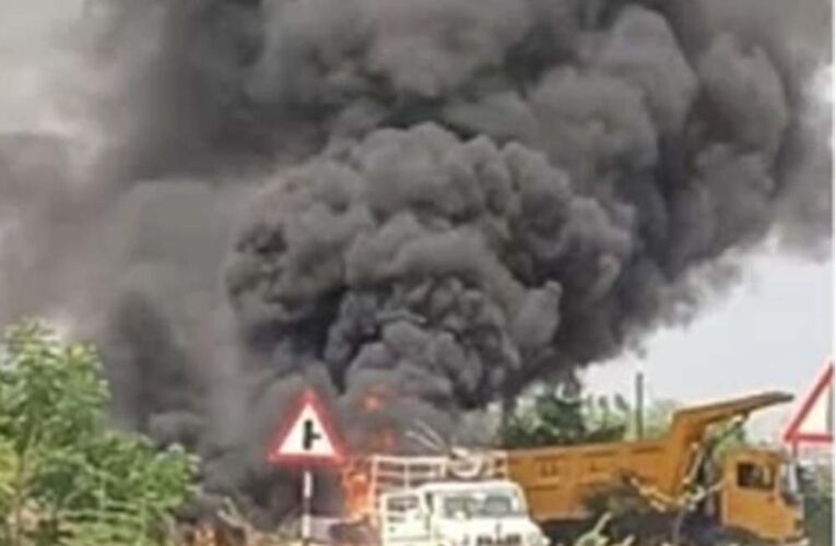 रायपुर में बड़ा हादसा: रोड मार्किंग मशीन में ब्लास्ट, आसमान में उठा धुएं का गुबार