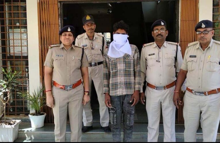 डेढ़ माह में भी नहीं उड़ा पाए चोरी का माल: नाबालिग साथी संग आरोपी धराया, तेल-घी और नकदी बरामद