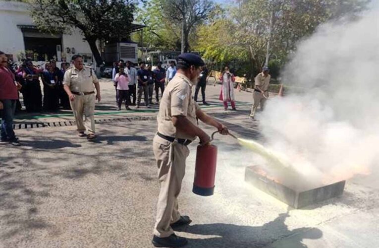 पुलिस मुख्यालय में अग्नि सुरक्षा जागरूकता एवं मॉक ड्रिल आयोजित