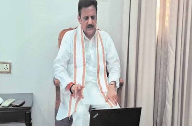 हर बसाहट में पक्की सड़क की सुविधा दें : उप मुख्यमंत्री  शुक्ल